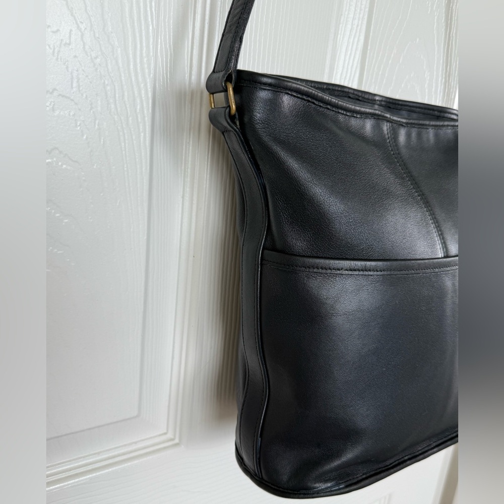 Vintage Coach Navy Leather Shoulder Bag - Picture 4 of 13
